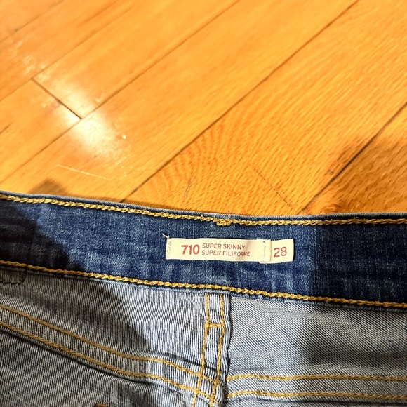 Levi’s 710 Super Skinny Mid Rise Waisted Black Jeans - Picture 3 of 4